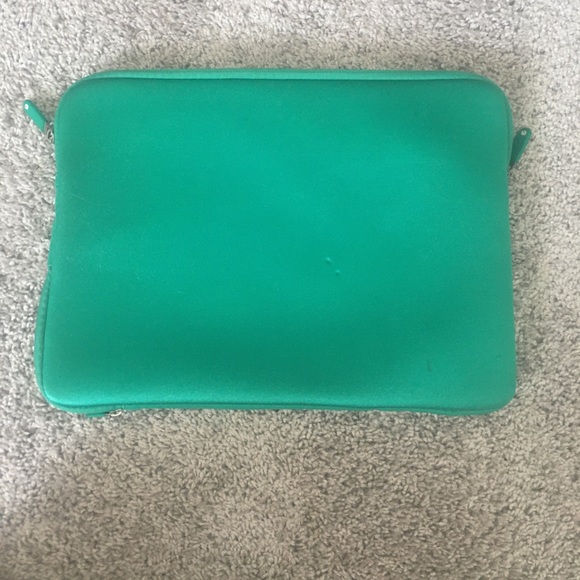 ❌SOLD❌Incase 13” Soft Shell Laptop Case - Picture 2 of 3